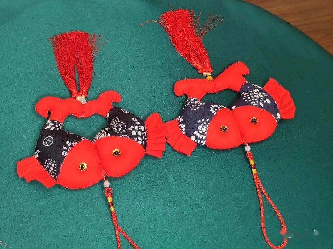 【美术实践】传统布艺——爱心鱼_红色_步骤_永济市