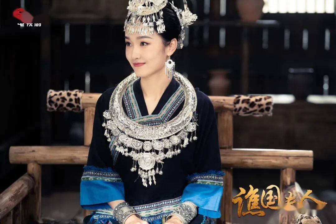 王露浠在《谯国夫人》电视剧中饰演冼英身边的得力女将朵娃,她英姿