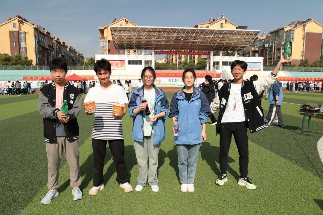 来感受下六安中学的这场趣味运动会_同学_团队_比赛
