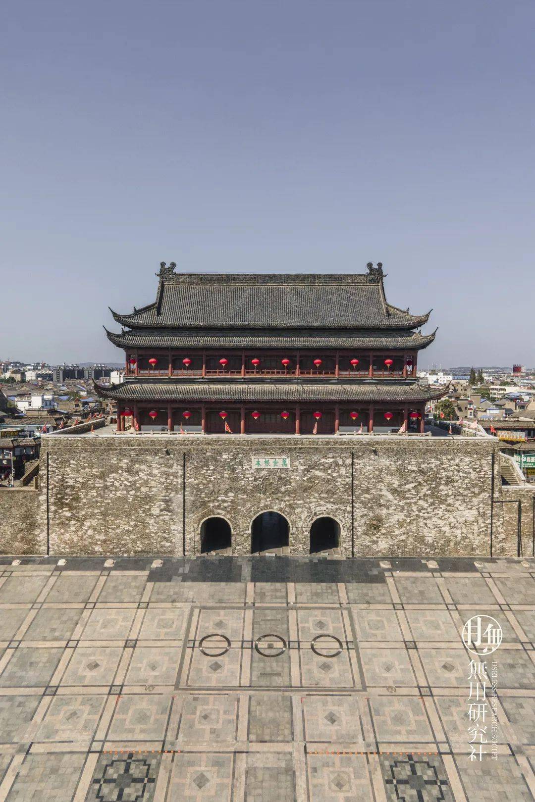 凤阳明中都鼓楼 摄影:禹涵南京鼓楼摄影:禹涵凤阳鼓楼的城楼为当代