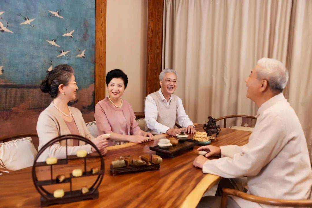 6类让你长寿的社交活动快来看_研究_风险_社会活动