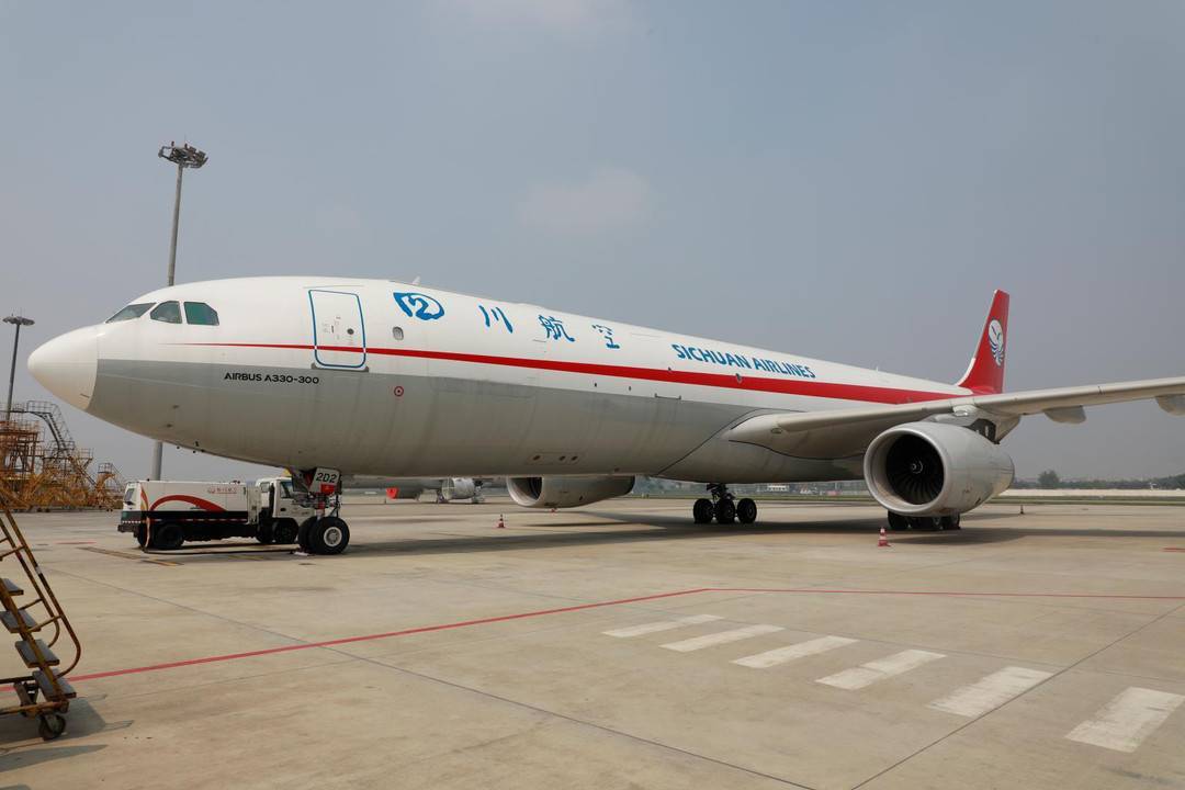 川航接收中国内地首架a330客改货飞机_货运_地区_空客