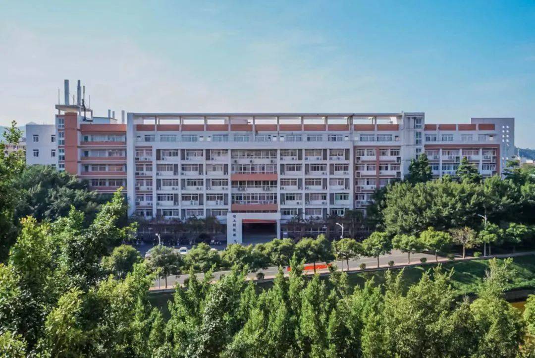 大学介绍丨【广州城建职业学】录取分数/学校环境,宿舍图片!