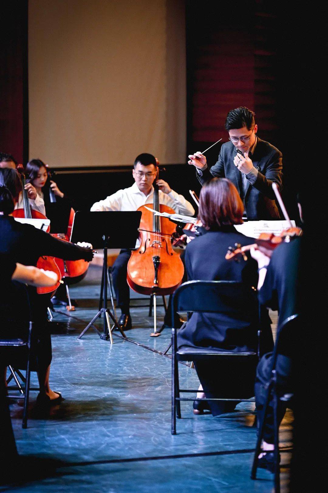 舞台回顾 | 四川爱乐乐团进校园——聆听名曲,感受音乐的盛宴
