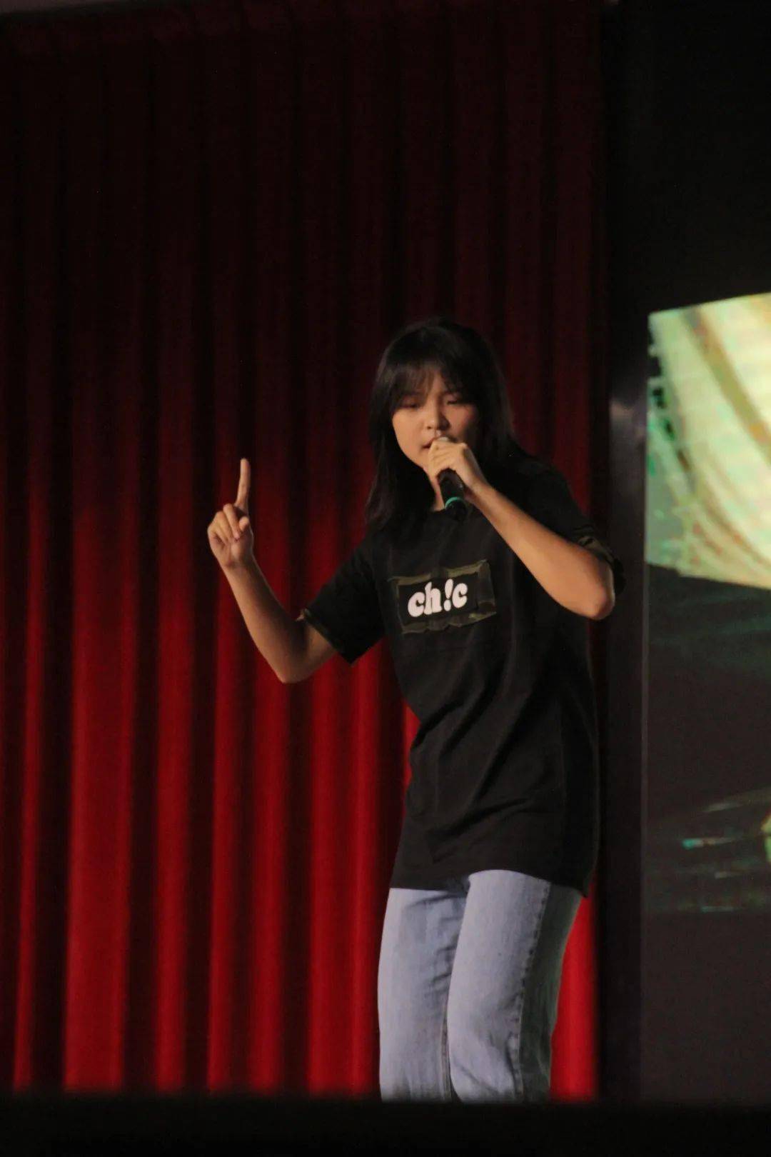 高一(1)班金泽熙&高一(5)班朱紫莹:《星空叙爱曲》高二(3)班蒋宇韬