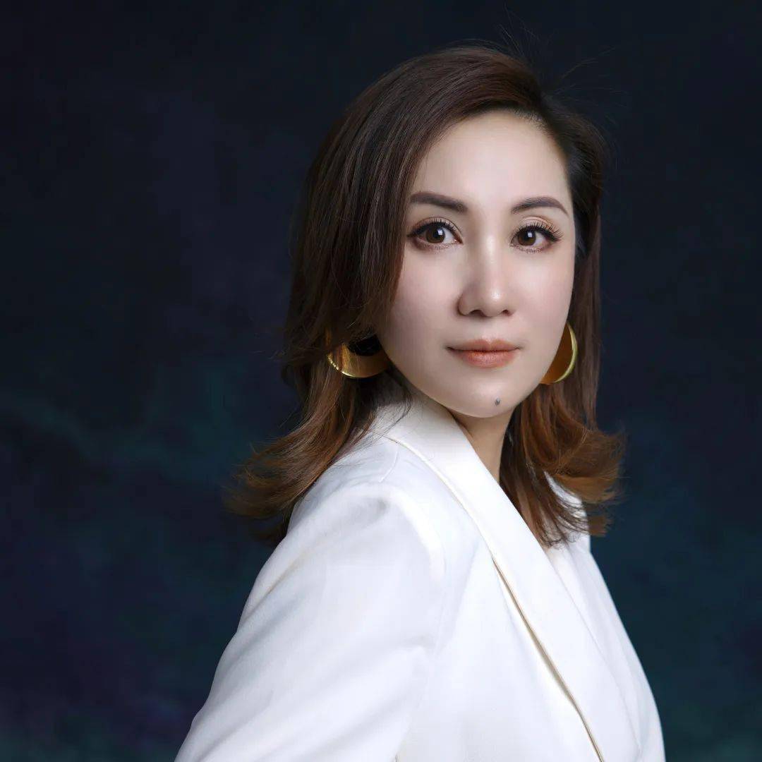 斯钰林国家一级演员,"范(瑞娟)派"传人,毕业于上海戏曲学校.