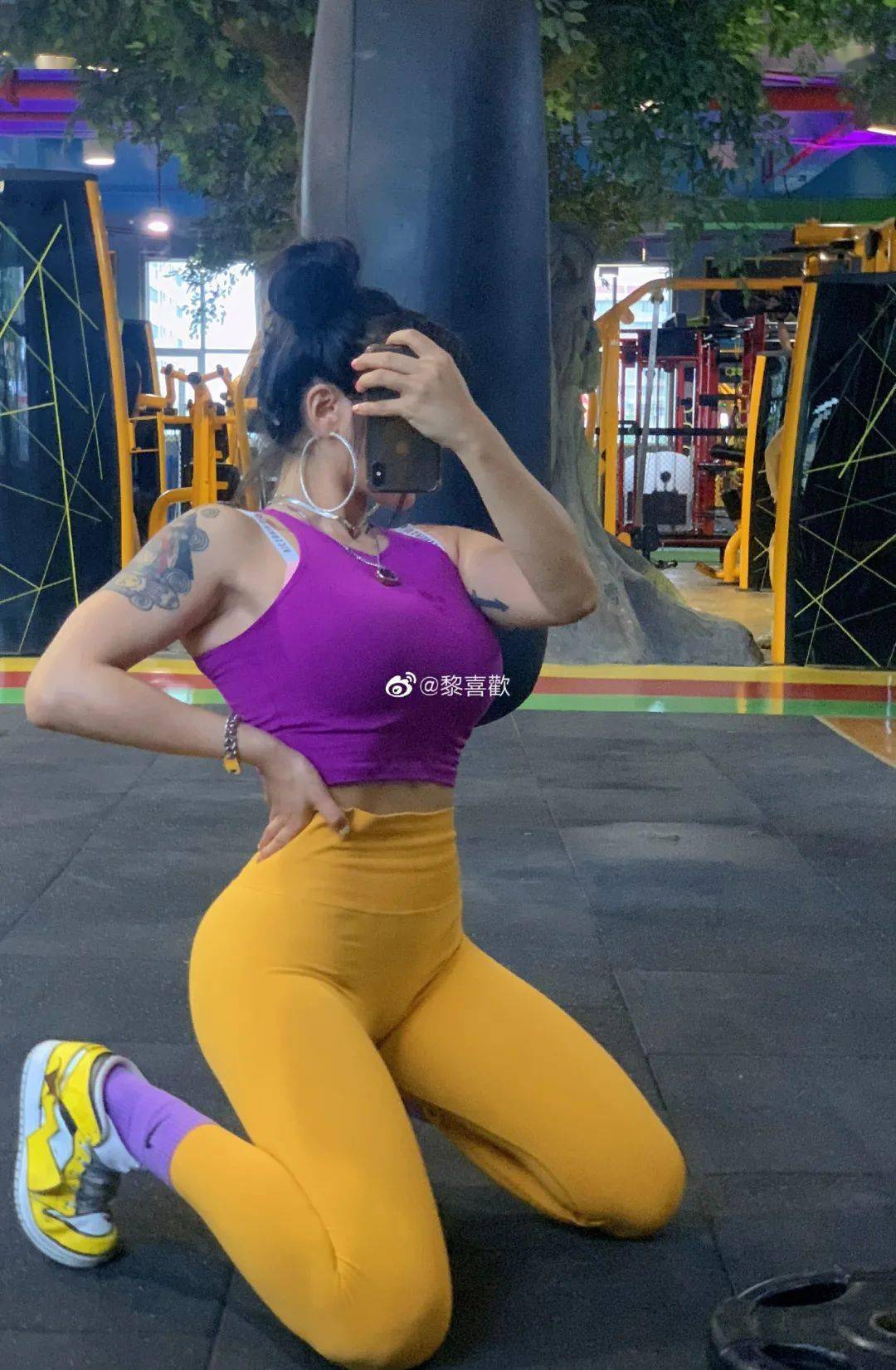 你的封面女郎来了._健身房_投资_线条