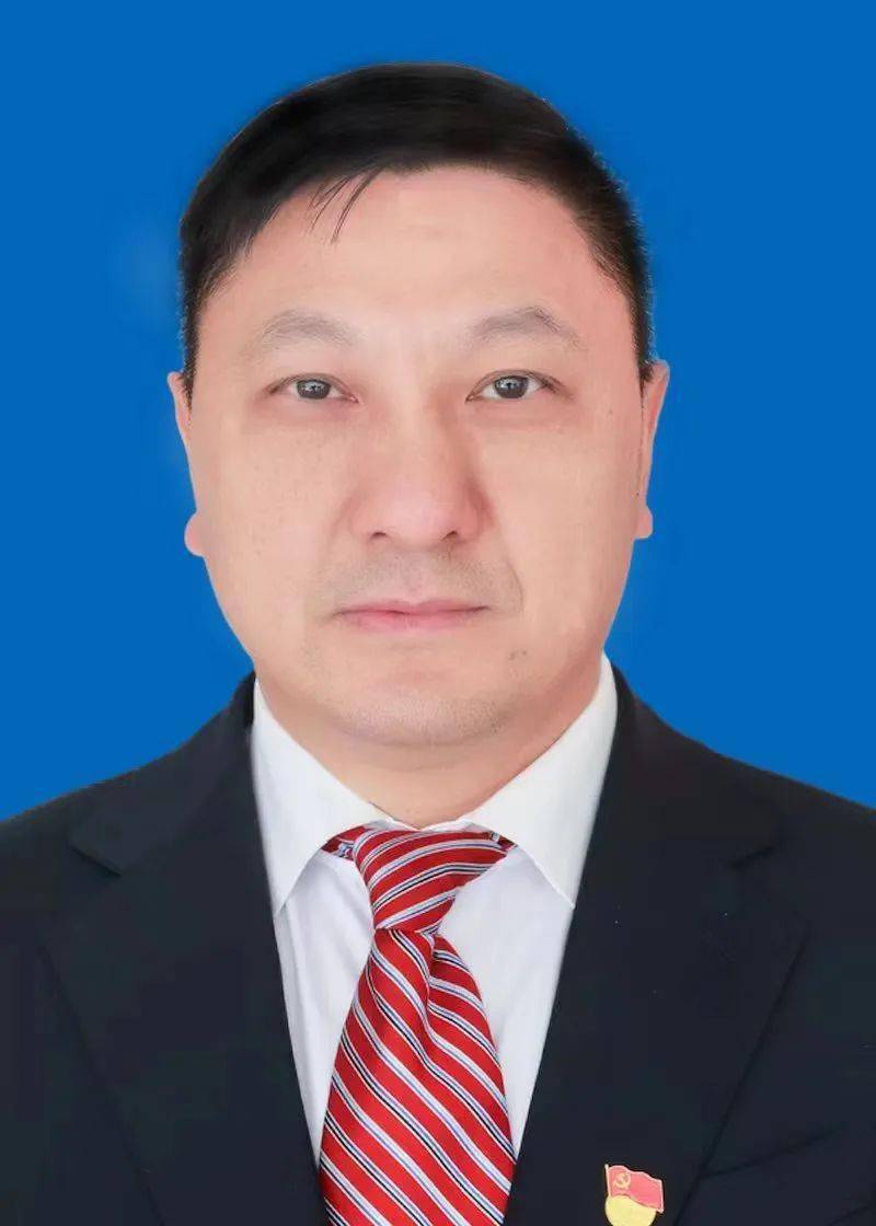 舒基元同志简历舒基元,男,土家族,1970年12月出生,湖北鹤峰人,中共