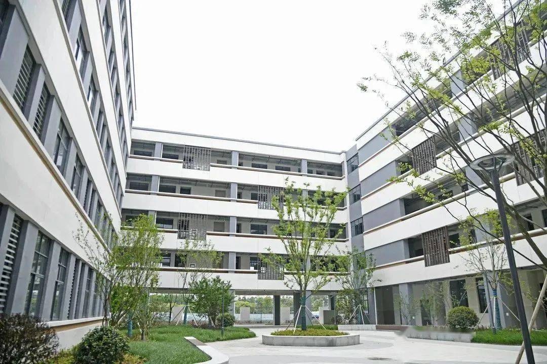 常州经开区实验初级中学项目前身为潞城中学,新建项目距原址约200多米