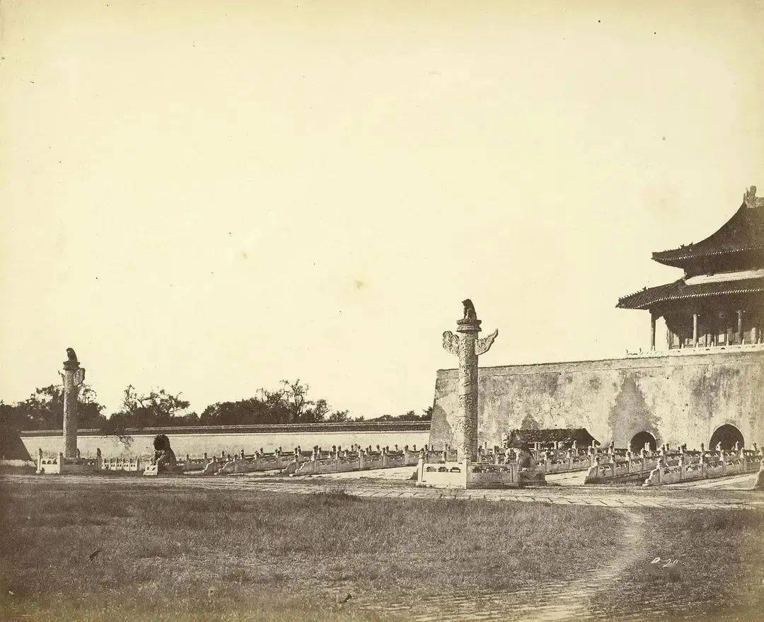 构图章法如此严谨！160年前中国建筑摄影！里面有学问！_搜狐网
