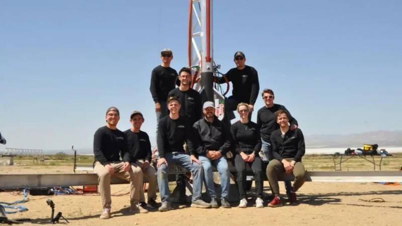 美国大学生团队刷新业余火箭发射高度纪录 最高飞行高度为15548米
