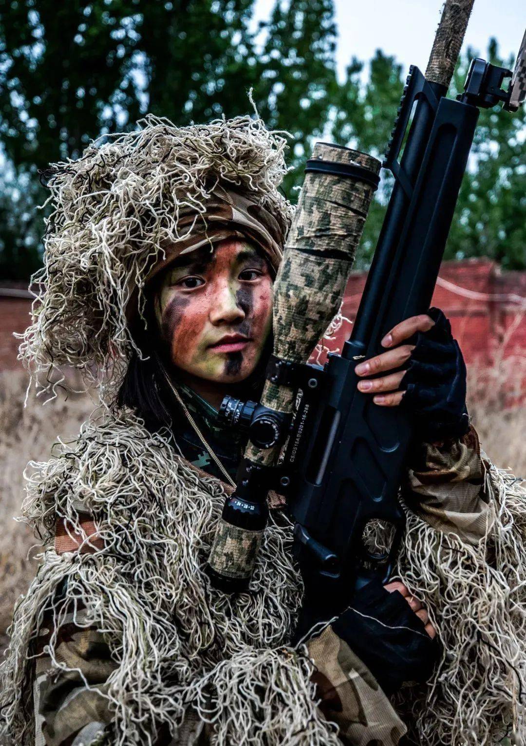 队长武警猎鹰突击队卢轶伦03荣立二等功1次,三等功2次武警部队"优秀