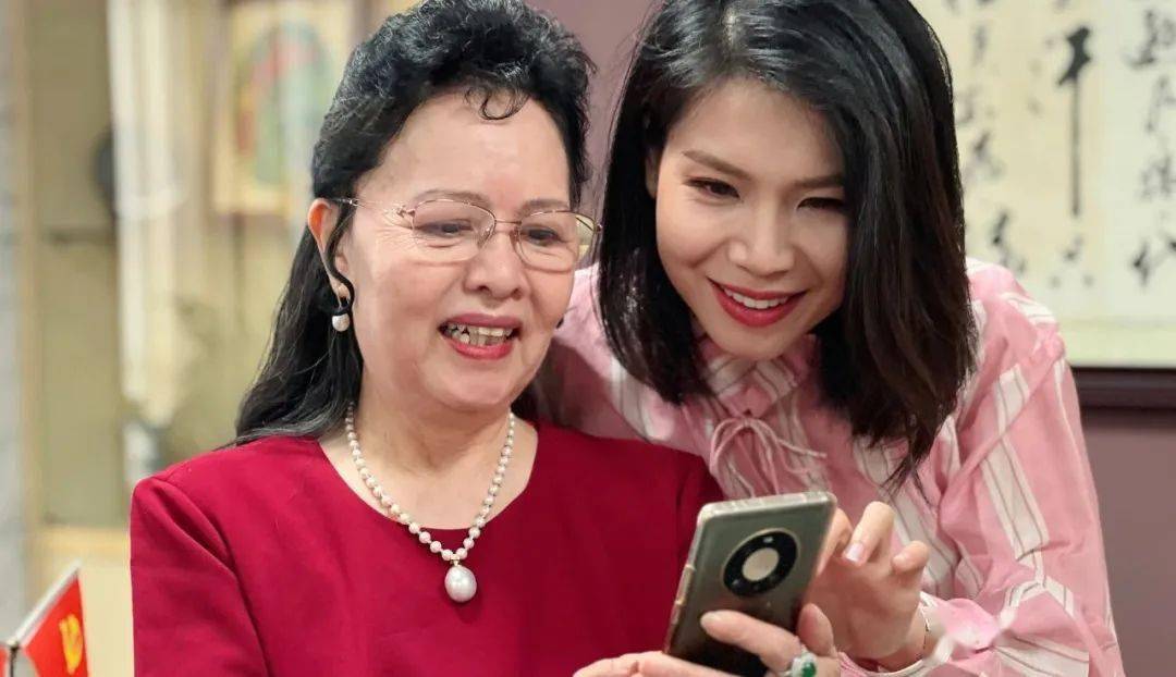 梁凤仪:为百年企业做好顶层设计|湾区她力量_昭信_转制_转型