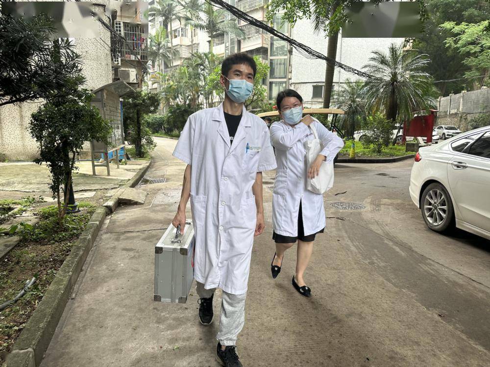 专家进社区出诊,上门为患者服务,广州白云区开启"全专融合型"家庭医生