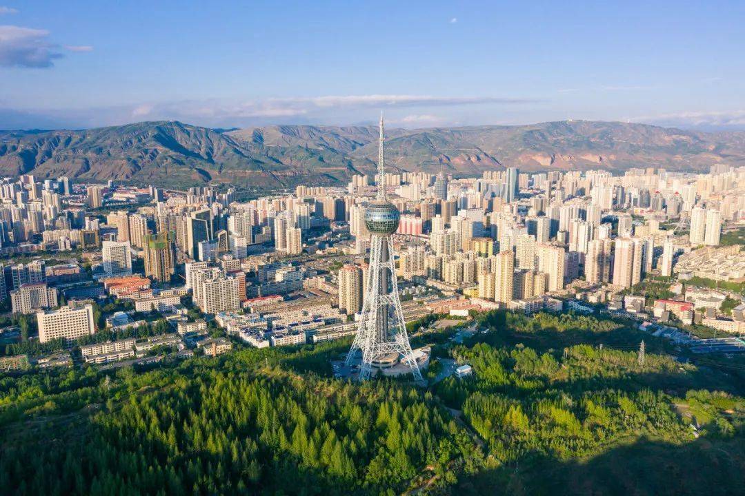 第二天:西宁北京西站乘t175,z151次列车赴西宁第一天:北京西——西宁