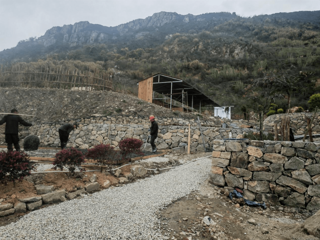 温岭市松建村通过"微改造,精提升"把"废弃矿场"变"网红营地"_松门镇