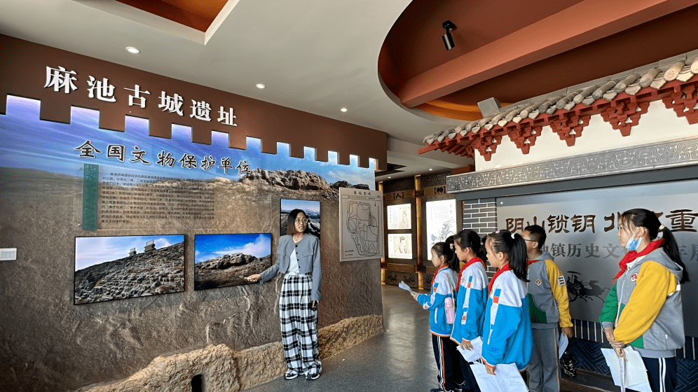 民族政策宣传月│九原区麻池中心校红领巾宣讲团成员走进麻池古城博物