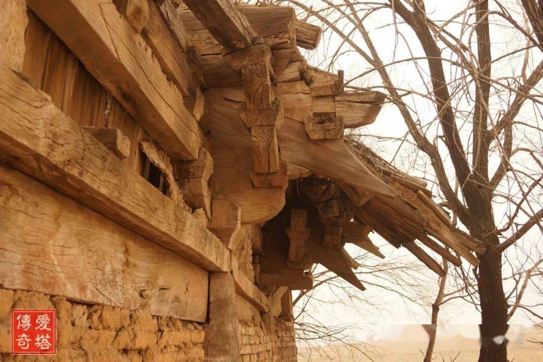 第21节:[小知识]古建筑的屋顶种类>>>面阔五间,进深八架椽,九脊顶,晋