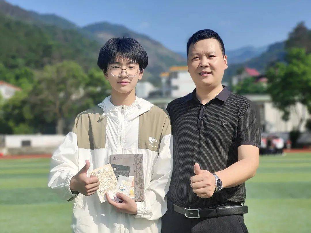 岳云中学开展"风扬青春,你我皆放光芒"心理健康月系列活动