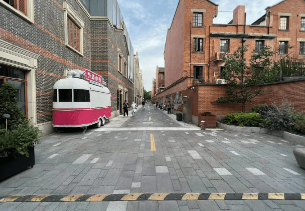 与南京路网红街区一墙之隔 上海丰盛里居民苦于"太热闹" 怎么破?