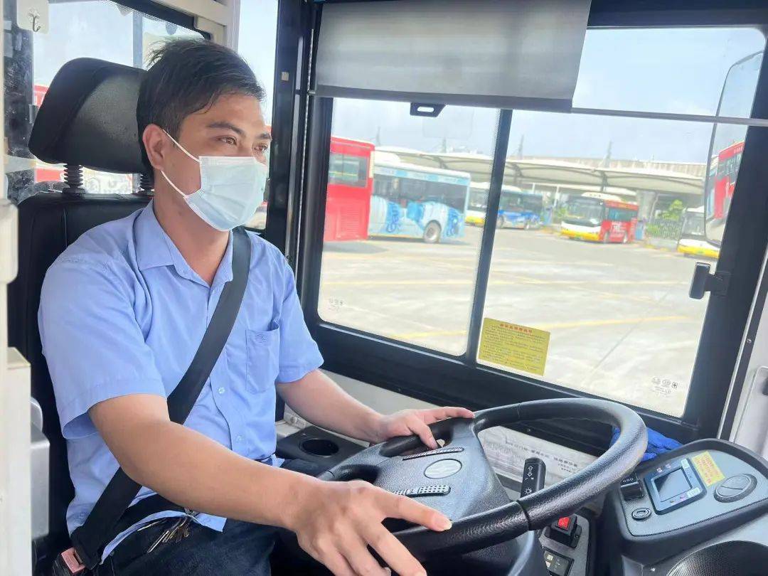 老人_救治_余伟明