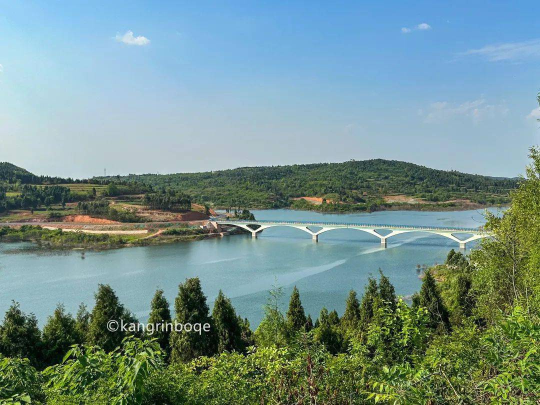 德阳人又有好去处了!风景堪比泸沽湖,位置就在._水库_环湖_跨湖大桥
