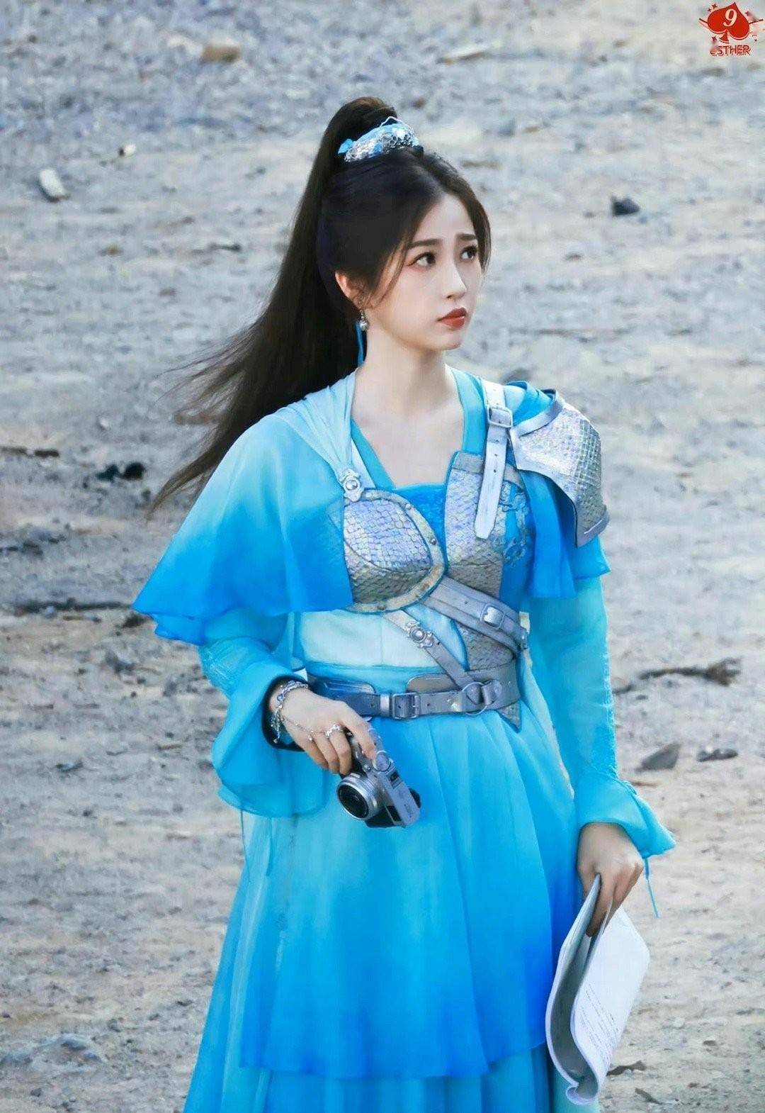 《仙剑六祈今朝》改编自国产单机游戏《仙剑奇侠传六》,由刘国楠执导