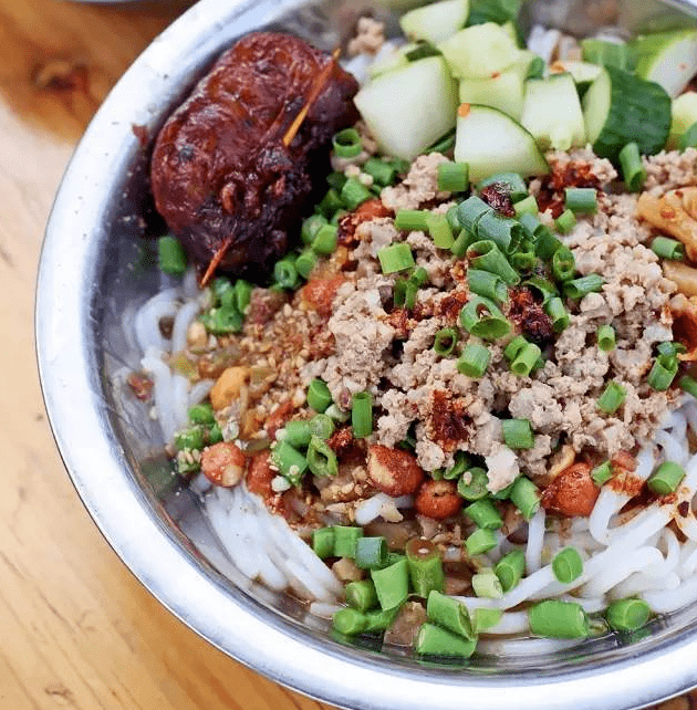 滤粉既可以当早点也可以当主食,很多柳州人从外地回家后,第一时间就想