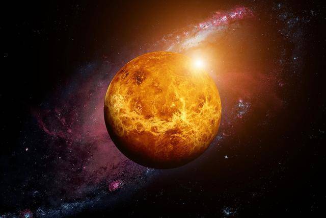 太阳系中最热的行星金星,表面温度超过464摄氏度