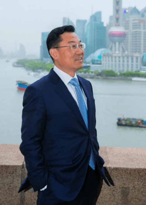 谢锋大使简历(图片来源:中国驻美国大使馆)据外交部官网显示,谢锋,男