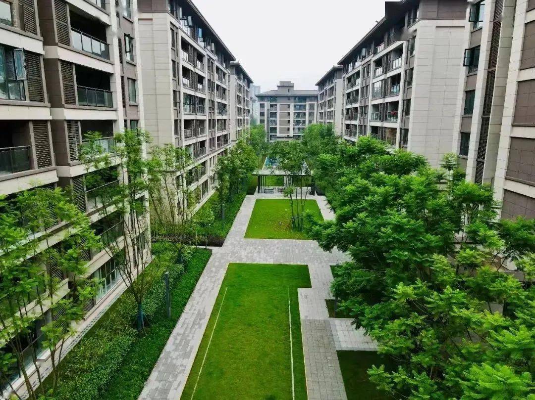 凤凰湖畔中骏·珑景台精装洋房顶跃,建面119平四房两厅两卫_永川_片区