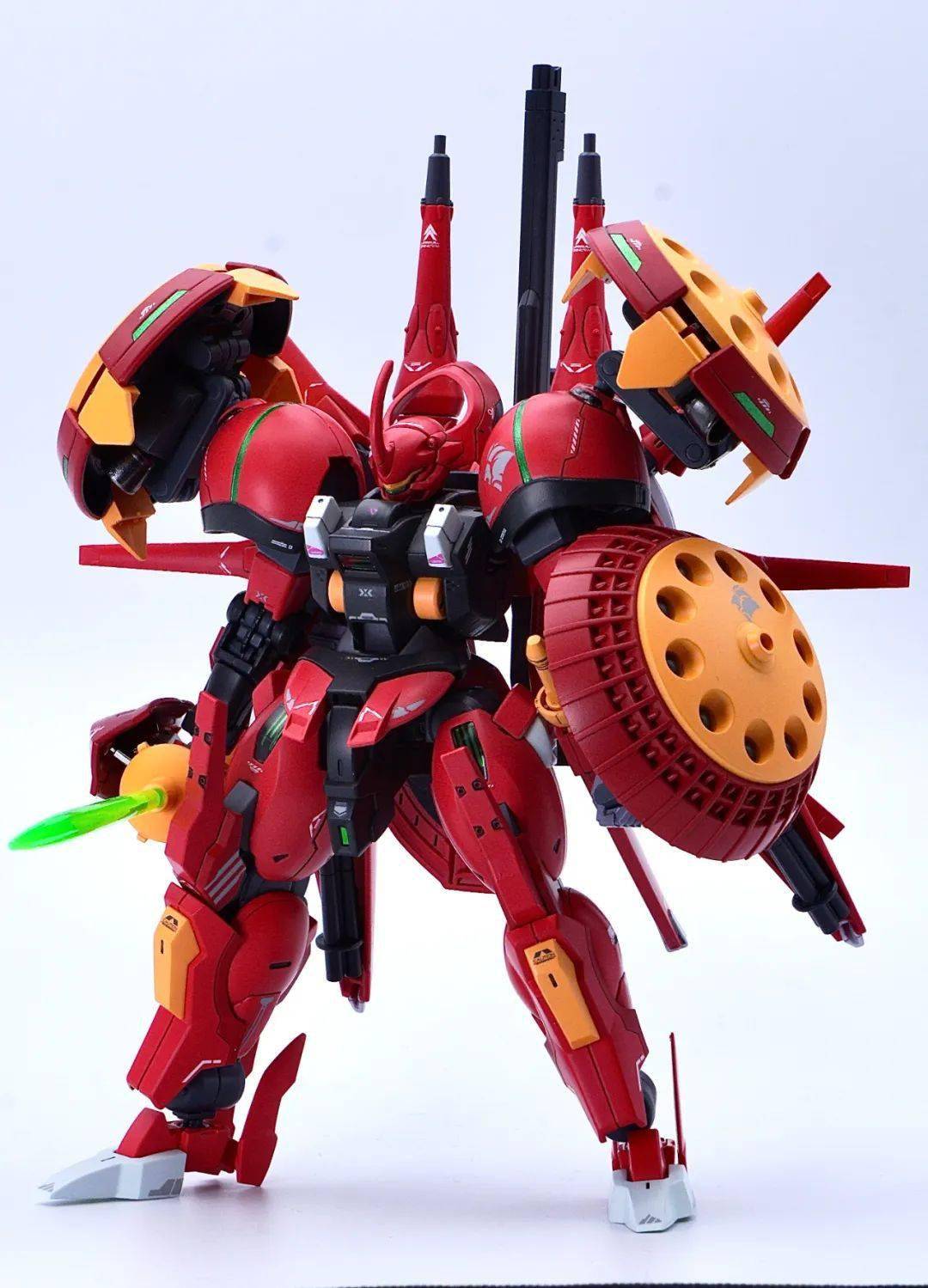 旧套件,金闪闪百式笔涂sd独角兽里面,装的原来是核心高达……跟上时代