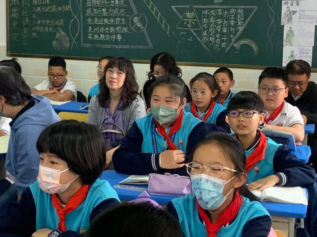 听了王佩芬和刘宇两位老师的五年级语文课,参加了五年级语文大单元