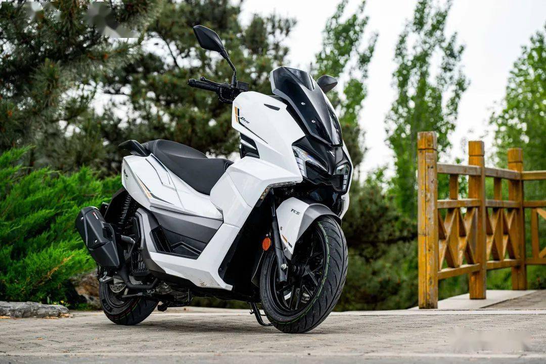 3万元标配abs tcs,体验台荣荣150丨把玩_搜狐汽车_搜狐网