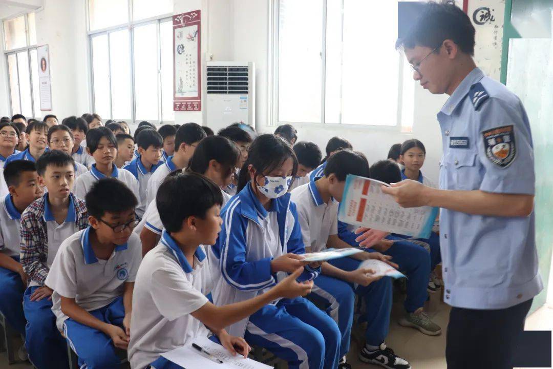 "文明守法 平安回家"交通安全宣传走进黄埠盐洲中学_惠东县_吉隆_活动