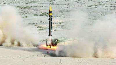 伊朗成功试射新型弹道导弹