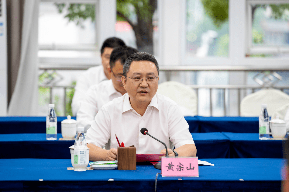 我县与重咨集团签订《战略合作框架协议》并为重庆市