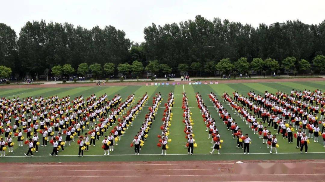 馆陶县举办第十二届体育节中小学生田径运动会_开幕式_表演_方阵