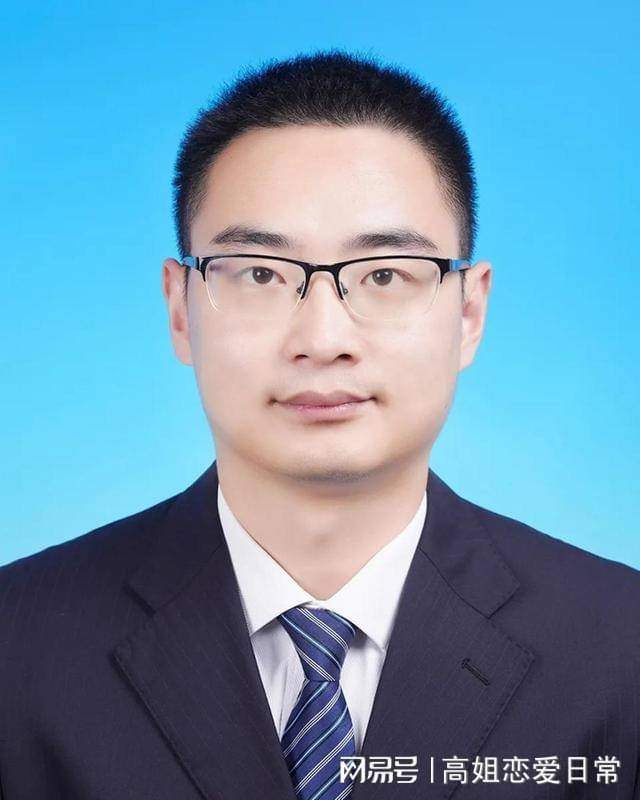 他，90后正处，清华毕业，现任共青团杭州市委副书记