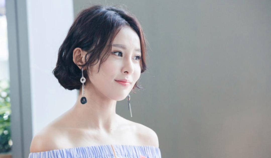 电视剧《恋人的谎言》,积压7年终播出_姐妹_剧中_时期