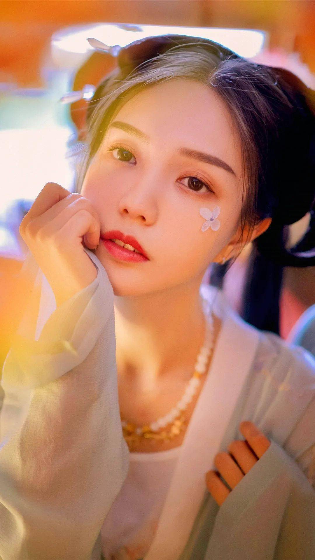 古风美女,又仙又美_眼睛_玻璃瓶_夏天