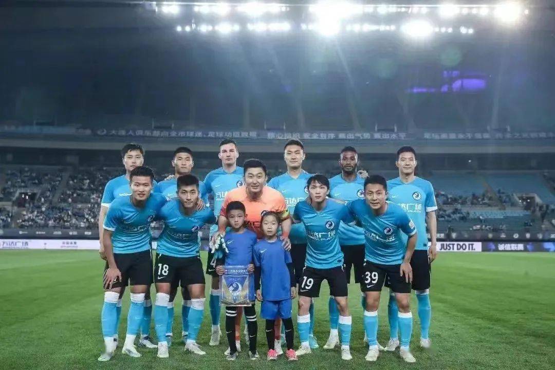 大连人职业足球俱乐部免费为我校学生提供大连人主场球票大连人vs天津