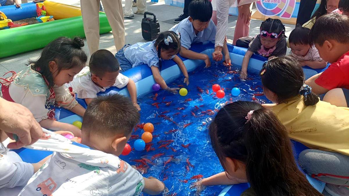 捞鱼挖宝打水仗,武汉光谷这个社区儿童节嘉年华好欢乐