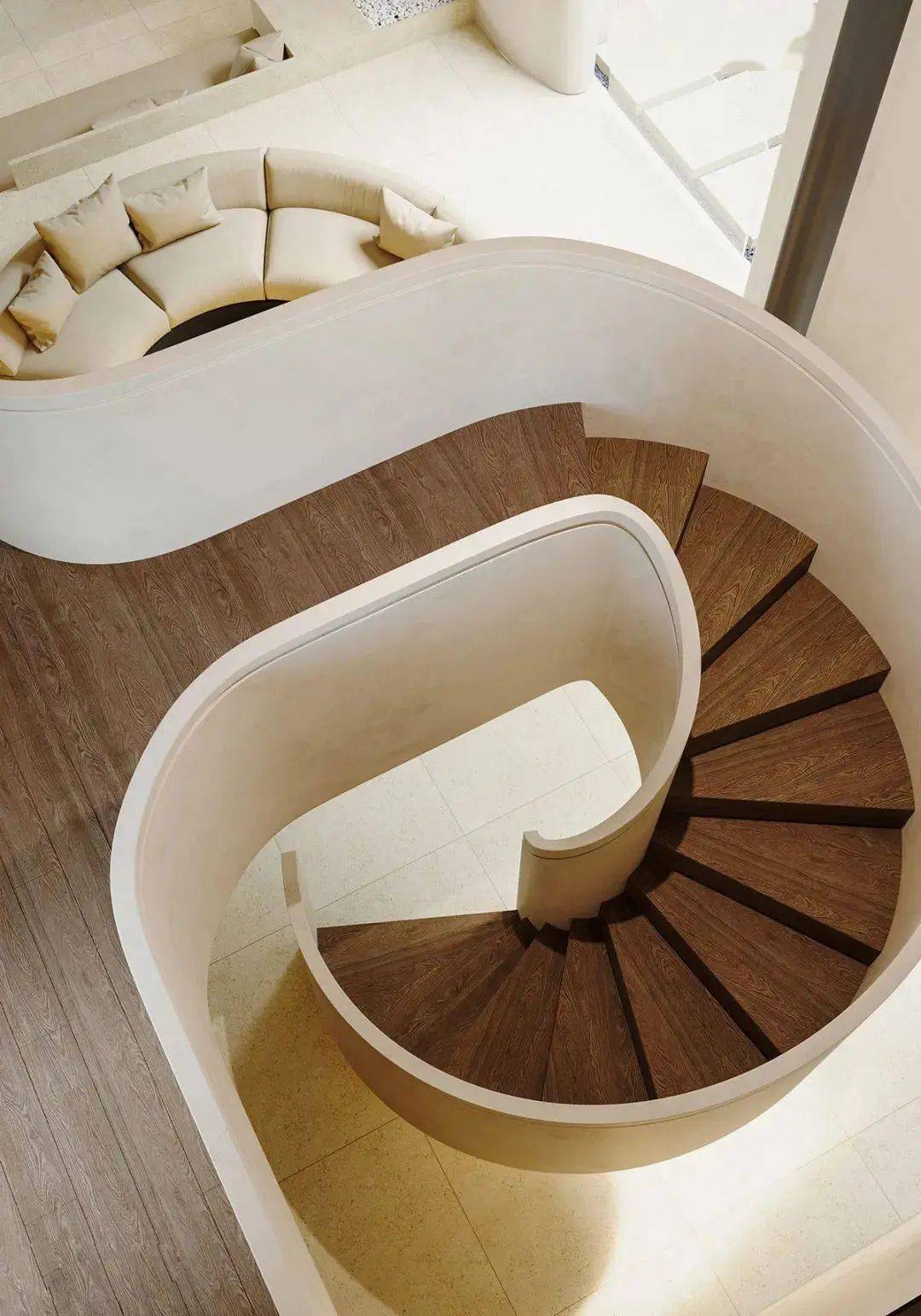 但旋转楼梯的缺陷也很明显,旋转楼梯普遍比较陡,且平台与踏步均呈扇形