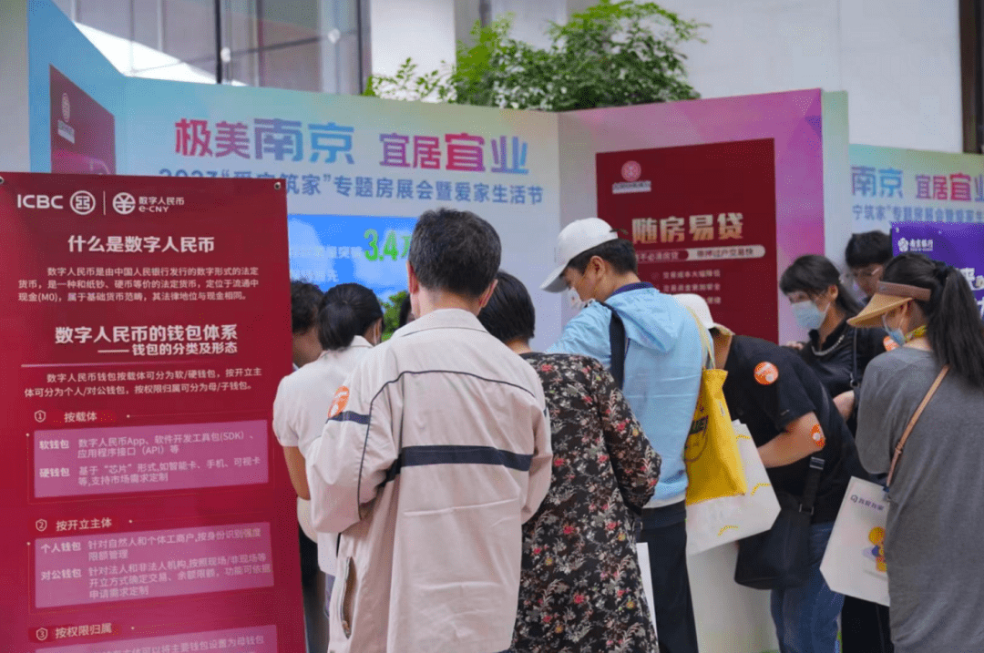 今天,南京房展会放大招,千人扎堆看房逛展_住房_企业_购房