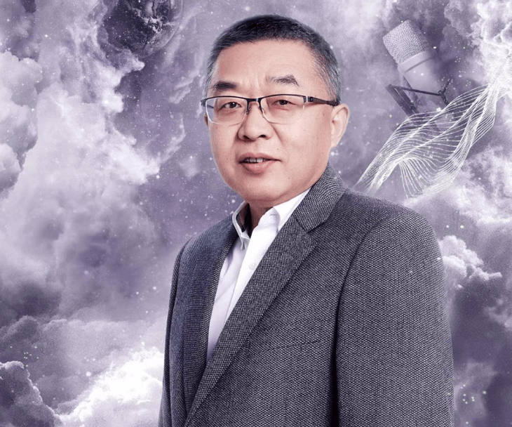 曾担任20次央视春晚总策划,总撰稿;参与创办或策划,导演了多届央视