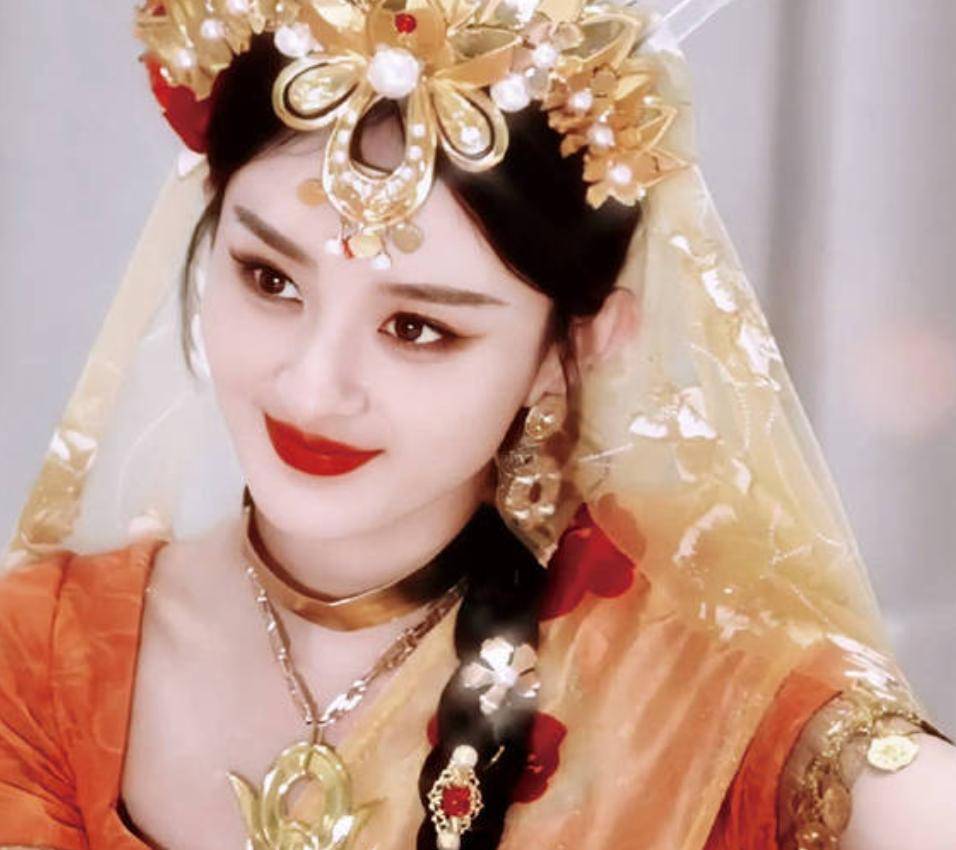 赵丽颖玉兔公主造型可爱元气,红唇媚眼勾人心魄_演艺圈_活动_美貌