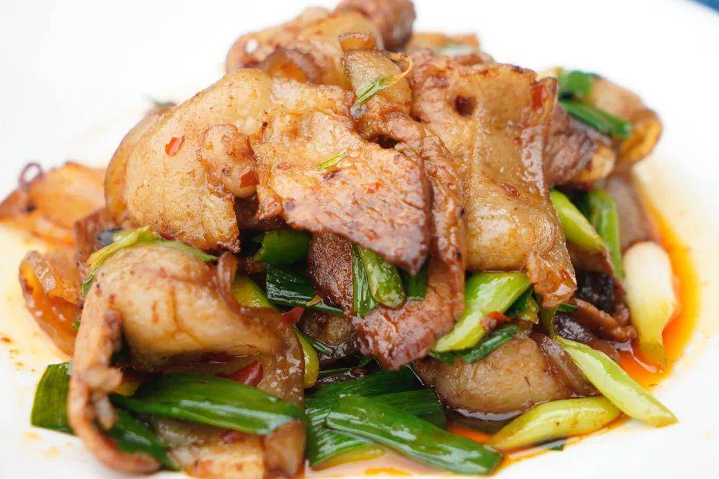 官燎跟后厨团队制作菜品时,不会仅使用某单一品类的豆瓣,为了使菜品