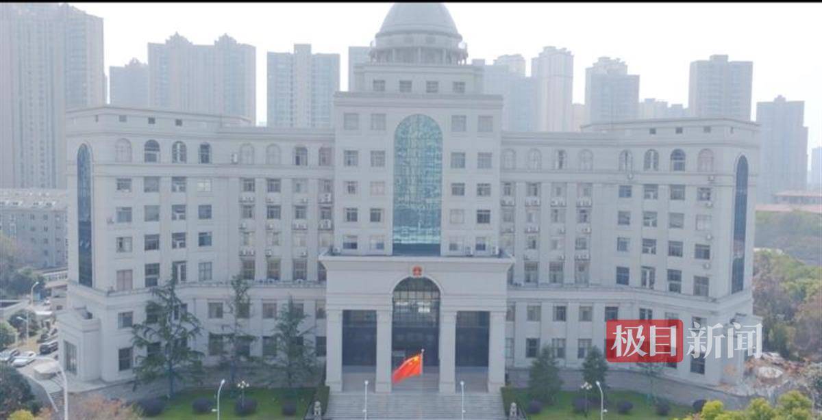 楼栋外墙玻璃脱落砸中车辆，法院发出司法建议：施工方对全小区开展风险排查问题安装公司 