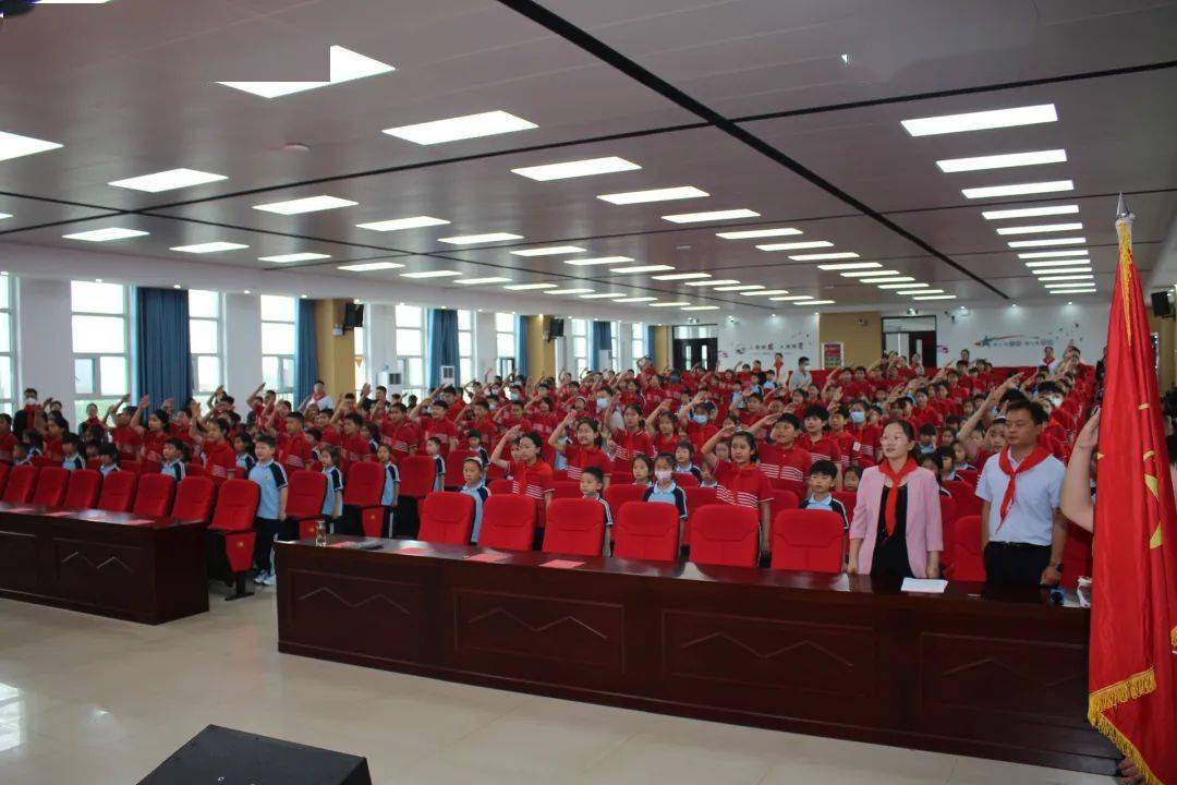 费县实验小学举行"学习二十大 争做好队员"2022级新队员入队仪式_活动